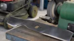 Rasenmaeher Messer selbst schaerfen: Effiziente Techniken fuer ein perfektes Schnittbild